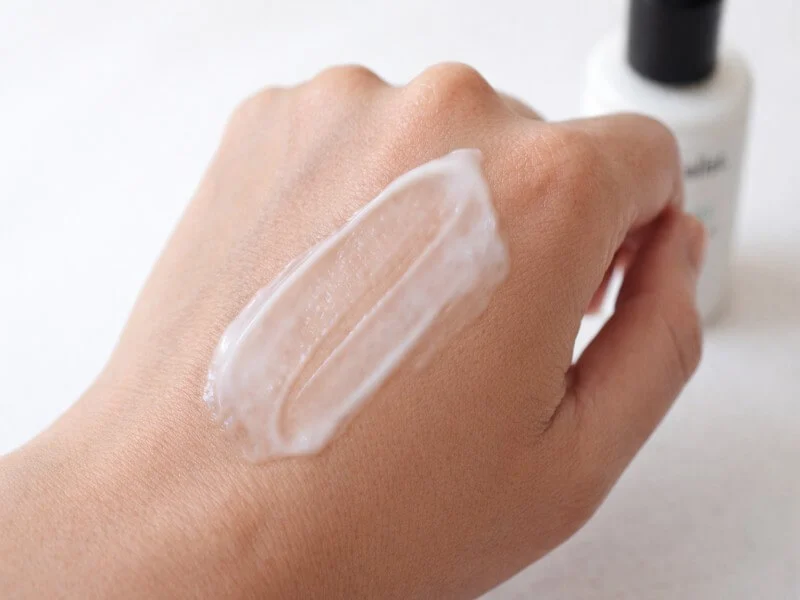 Minimalist Vitamin B5 Moisturizer lightweight texture